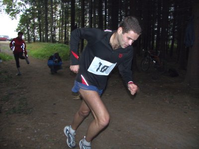 Pořadatel Běhu Točnou Martin Kotek se obrací ve druhém kole nedělního závodu, ve kterém obsadil druhé místo za vítězným Robertem Šádkem.<br/>                                          
FOTO: ONDŘEJ ZAPLETAL
