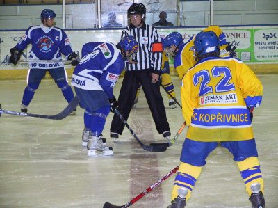 Juniorští hokejisté v domácím ligovém zápase měli za úkol porazit Orlovou. Utkání se zvrtlo v divokou přestřelku a soupeři se rozešli smírně 11:11.<br/>                                        
FOTO: ONDŘEJ ZAPLETAL
