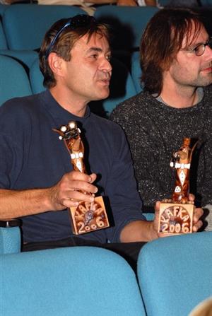 Zástupci TV Beskyd z Valašského Meziříčí měli na letošní Kafce dvojnásobný důvod k radosti, zvítězili ve zpravodajství i Kafce s úsměvem.<br/>                                                   
FOTO: DAVID MACHÁČEK
