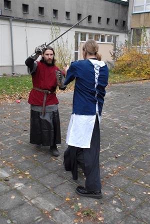 Milovníci filmové a literární fantastiky se sešli o víkendu v Kopřivnici už počtvrté. Součástí KoprConu 2006 bylo například i šermířské vystoupení.<br/>                                
FOTO: ILONA HOFFMANNOVÁ
