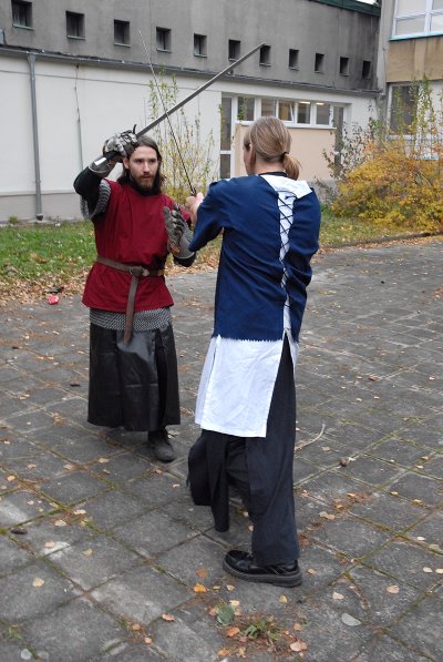 Milovníci filmové a literární fantastiky se sešli o víkendu v Kopřivnici už počtvrté. Součástí KoprConu 2006 bylo například i šermířské vystoupení.<br/>                                
FOTO: ILONA HOFFMANNOVÁ
