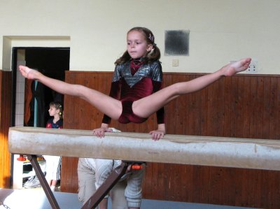 Mladší žákyně Karolína Pustějovská z kopřivnického gymnastického klubu obsadila na Mikulášském trojboji šesté místo.<br/>                                                                                                       
FOTO: ARCHIV
