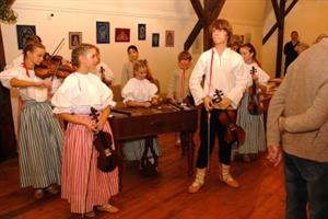 Ve výstavních prostorách na Fojtství už vypukly Vánoce. Na konci minulého týdne zde byla zahájena výstava, která má připomenout, jak svátky slavili naši předkové.<br/>            
FOTO: DAVID MACHÁČEK