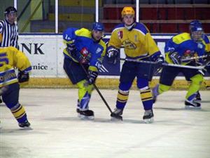 Kopřivničtí hokejisté v sobotním duelu překvapivě nestačili na tým ze Studénky, a i když měli zejména ve druhé třetině převahu, podlehli nakonec 3:4. <br/><br/>
FOTO: ONDŘEJ ZAPLETAL