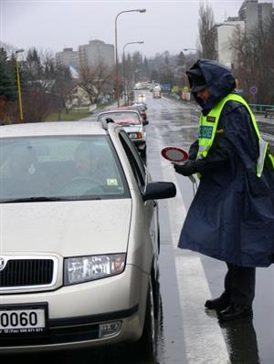 V rámci dopravně-bezpečnostní akce se minulý týden policisté zaměřili především na alkohol. Tentokrát však nebyl přistižen žádný hříšník.<br/>
FOTO: DANA HOĎÁKOVÁ
