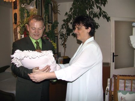 Nejen přáním všeho nejlepšího do dalšího života, ale i radami nešetřil starosta a zároveň zasloužilý otec Josef Jalůvka.<br/>        
FOTO: I. HOFFMANNOVÁ
