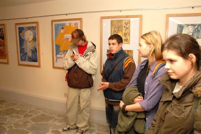 Studenti ostravské střední umělecké školy prezentují v suterénní Galerii ve vile své práce. Většinou jsou to litografie, ale také grafické listy vytvořené jinými technikami.<bvr/>             
FOTO: DAVID MACHÁČEK
