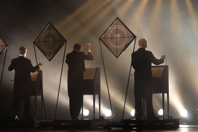 Scéna koncertu na tereminvoxy byla jedním z vrcholných okamžiků představení Dejvického divadla Teremin v režii Petra Zelenky.<br />                                                               
FOTO: DAVID MACHÁČEK
