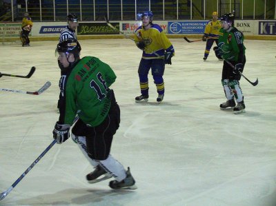 Hokejový tým byl v sobotním duelu proti Hornímu Benešovu posílen o juniorské hráče, přesto to na soupeře nestačilo.<br />                                                                                    
FOTO: ONDŘEJ ZAPLETAL

