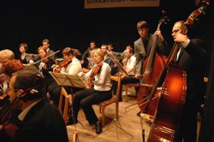 Komorní orchestr Kopřivnice hrál minulý týden v Katolickém domě program složený z vyššího populáru.<br />                                                                                                       
FOTO: DAVID  MACHÁČEK
