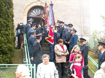 Slavnostní mše u příležitosti svátku sv. Floriana se kromě veřejnosti účastnili členové Sborů dobrovolných hasičů Mniší a Vlčovic.<br/>                                                       
FOTO: ILONA HOFFMANNOVÁ
