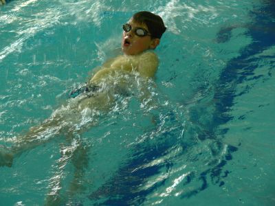 Domácí plavec Jiří Voráč v disciplíně 50 metrů znak obsadil v sobotních oblastních přeborech šesté místo.<br/>                                                                                             
FOTO: ONDŘEJ ZAPLETAL
