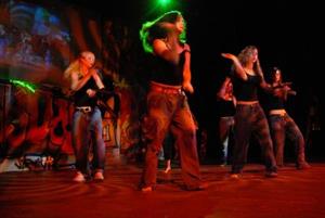 Na přehlídce Schody se i letos převážně tančilo. Na snímku své číslo předvádějí Perfectcats z Kopřivnice.<br/>                           
FOTO: DAVID MACHÁČEK
