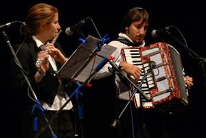 Klezmerová kapela Létající rabín hrála na letošním Bartolomějském večeru zajímavou muziku. Do charakteru pouťového veselí ovšem příliš nezapadla.<br/>                                  
FOTO: DAVID MACHÁČEK
