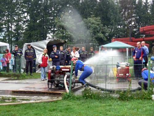 Družstvo dobrovolných hasičů z Vlčovic potrápila technika, přesto nakonec skončilo na pátém místě.<br/>FOTO: DANA HOĎÁKOVÁ