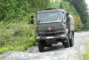 Středně těžký armádní speciál T810 musel v minulém a tomto týdnu projít doplňkovými zkouškami. Tatra se už má velmi brzy dozvědět konečné výsledky testů.<br/>                             
FOTO: DAVID MACHÁČEK
