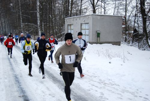 Michal Krkoška (startovní číslo 1) se stal překvapivým vítězem posledního závodu Lašské běžecké ligy.<br/>
FOTO: ONDŘEJ ZAPLETAL
