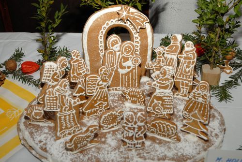 Pořadatelé výstavy betlémů se letos chtěli zaměřit na ty vyrobené z perníku, nakonec ale velký sál Katolického domu zaplnily jesličky snad ze všech myslitelných materiálů.<br/>       
FOTO: DAVID MACHÁČEK
