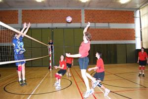 V kopřivnickém derby krajského přeboru juniorů na sebe narazily týmy A a B, které se rozešly s nerozhodným výsledkem.<br/>                                                                             
FOTO: ONDŘEJ ZAPLETAL
