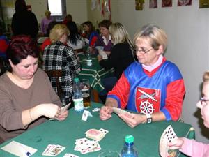 Druhý ročník karetní hry v žolíku pro ženy se uskutečnil minulou sobotu v Petřvaldě. Na turnaji se sešly stoupenkyně čertových obrázků i z okolních obcí.<br/>                                  
FOTO: ILONA MAZALOVÁ
