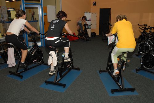 Zájem o sportování je tradičně po Novém roce větší. Zajistit si místo na spinningu je již několik týdnů značný problém, kdo chce přesto sportovat, musí využít méně atraktivní časy.<br/> FOTO: D. MACHÁČEK