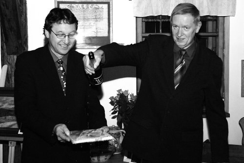 Jan Socha a Jiří Tichánek (vpravo) před týdnem pokřtili publikaci o významných osobnostech města Štramberka. <br/>      
FOTO: DAVID MACHÁČEK
