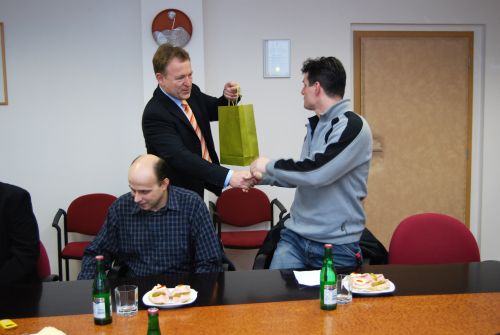 Každoročně se na radnici koná setkání vedení města s dobrovolnými dárci krve jako projev úcty k jejich  osobnímu rozhodnutí pomáhat druhým.<br/>				   
FOTO: ILONA MAZALOVÁ
