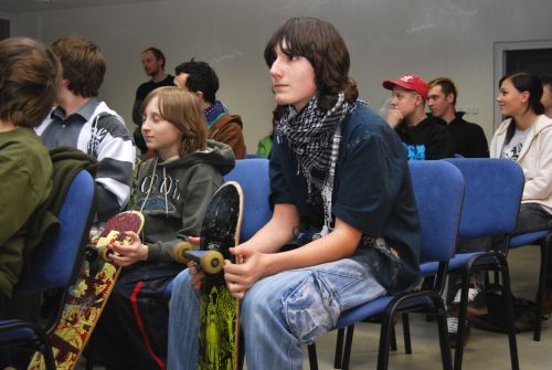 Na veřejném jednání o dalším osudu skateparku se sešla padesátka mladých lidí s vedením města. Největší odezvu získala vize zastřešené haly.<br/> 			  
FOTO: ILONA MAZALOVÁ
