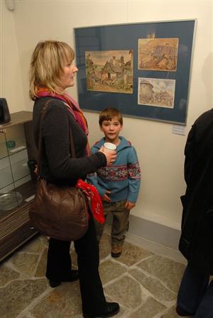 Přesně před týdnem byla v Galerii ve vile zahájena výstava kreseb a akvarelů štramberského malíře Vojtěcha Petráše. Ten se své první výstavy v Kopřivnici bohužel nedožil.       <br/>
FOTO: D. MACHÁČEK
