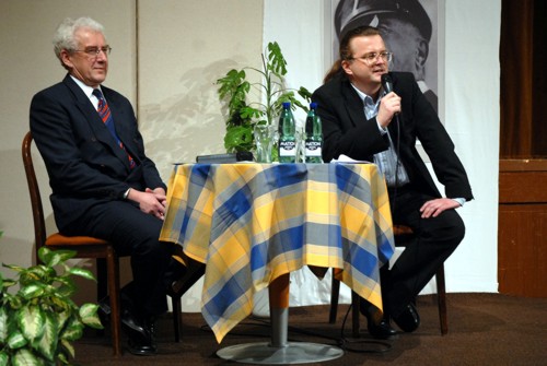 Publicista a komentátor Radko Kubíčko byl nováčkem letošního masarykovského diskuzního fóra v Kopřivnici. Kromě něj o tématu Osudových osmiček mluvili třeba Jan Ruml nebo Jiřina Šiklová.<br/>
FOTO: DAVID MACHÁČEK