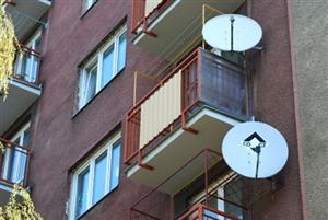 Satelity by měly do dvou let zmizet z bytových domů ve vlastnictví města. Tento postup schválila rada na svém posledním zasedání.<br/>                                                                    
FOTO: DAVID MACHÁČEK
