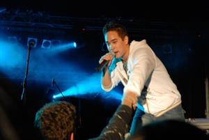 Raper Dante, účastník finále X Factoru, byl v programu charitativního koncertu sice jen náhradníkem, ale své publikum si dokázal získat.          <br/>
FOTO: D. MACHÁČEK
