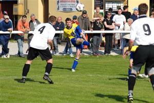První gól v derby zápase padl z kopaček Kopřivničanů, nakonec však v atraktivním utkání TJ Kotouč zvítězil. <br/>                                                                                                  
FOTO: DAVID MACHÁČEK

