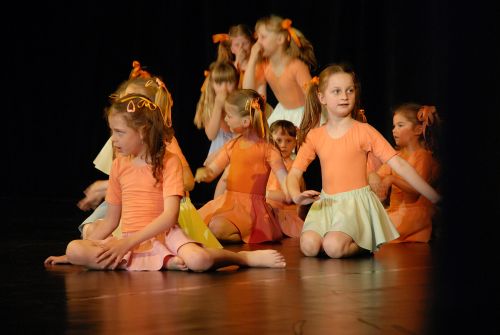 Taneční koncert ZUŠ v kulturním domě - plno bylo tradičně nejen v hledišti, ale také na jevišti, kde se vystřídalo na 250 účinkujících.<br/> 
FOTO: D. MACHÁČEK
