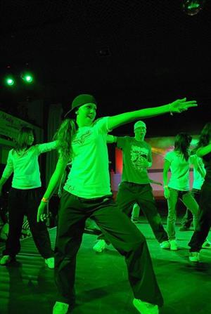 Taneční skupina Dream při velkém finále sobotní dovednostní přehlídky Schody v kulturním domě. Na velmi vydařenou show si našlo cestu přes 660 diváků. <br/>
FOTO: TOMÁŠ PEKÁREK
