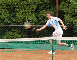 Kopřivnické tenisové družstvo si i díky sobotní výhře nad Vratimovem stále drží možnost postupu do divizní soutěže.<br/>                                                                                 
FOTO: DAVID  MACHÁČEK