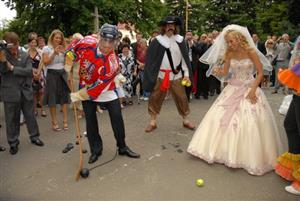 Dvojnásobný mistr světa, hokejový útočník a kopřivnický odchovanec Václav Varaďa vstoupil 19. července do nejdelšího zápasu svého života - do manželství s přítelkyní Renátou Šerou.