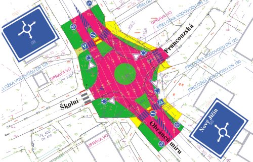 Na křižovatce ulic Školní, Francouzské a Obránců míru je plánována okružní křižovatka. Zda bude realizována v příštím roce, záleží na rozhodnutí zastupitelů Moravskoslezského kraje.<br/> 
REPRO: OSM
