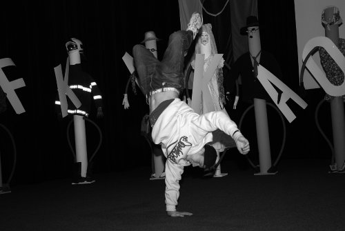 Jeden z členů taneční skupiny Bad Boys, která se při letošním předávání cen Kafky postarala o show na závěrečném ceremoniálu přehlídky.<br/>              
FOTO: DAVID MACHÁČEK
