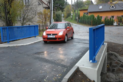 Rekonstruovaný most ve Větřkovicích je už znovu v provozu, lidé si tak ušetří kilometry naježděné po objízdných trasách.<br/>
FOTO: DAVID MACHÁČEK
