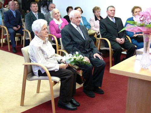 Rekordmanům společného soužití manželům Galiovým přišla k platinové svatbě do Mošnova poblahopřát téměř šedesátka příbuzných.<br/>              
FOTO: ILONA MAZALOVÁ
