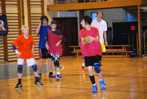 Házenkářské naděje bojovaly v neděli o to, kdo se ze severomoravské oblasti dostane do užšího celorepublikového výběru a pojede na soustředění do Nymburka. <br/>   
FOTO: JANA FEILHAUEROVÁ
