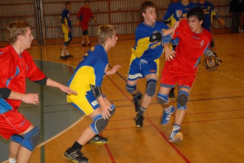 Házenkářskému staršímu dorostu Kopřivnice, který je nováčkem 1. ligy, patří po podzimu 8. příčka. Ta klub těší, zvlášť když bodově je na tom Kopřivnice stejně jako pátá Třeboň.<br/>
FOTO: D. MACHÁČEK
