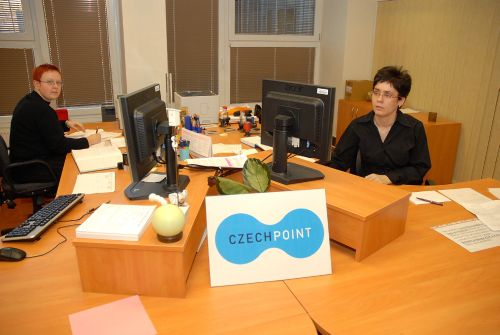 CzechPoint v přízemí radnice bude od ledna nabízet více služeb a posílí i personálně. Další rozšíření se chystá v polovině roku.<br/>                                                                        
FOTO: DAVID MACHÁČEK
