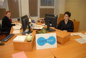V přízemí radnice byl na začátku roku 2008 otevřen CzechPoint. Zájem o jeho služby je takový, že po roce bude služba rozšířena.