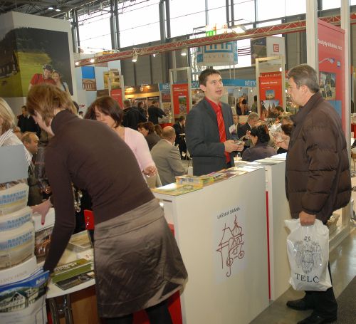 Kopřivnice se na veletrhu cestovního ruchu Regiontour prezentovala společně s dalšími obcemi Lašské brány také soutěžní anketou.<br/>                                                                 
FOTO: DAVID MACHÁČEK

