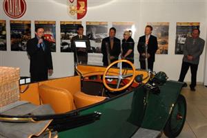 Snímek z kopřivnické vernisáže o konstruktéru Hansi Ledwinkovi byl pořízen vloni na jaře.Od té doby výstava úspěšně cestuje světem.<br/>                                                             
FOTO: DAVID MACHÁČEK
