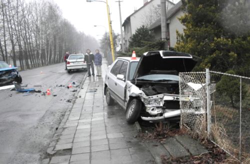 Pravděpodobně nepostřehnutá změna přednosti byla příčinou dopravní nehody na křižovatce ulic Dělnické a Panské v Kopřivnici, která s sebou nesla i těžké zranění.<br/>                   
FOTO: POLICIE ČR
