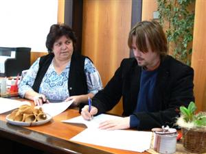 Poslední březnový den došlo ke slavnostnímu podpisu smlouvy o pronájmu Trúby mezi Štramberkem a Valašským královstvím.<br/>
FOTO: ILONA MAZALOVÁ
