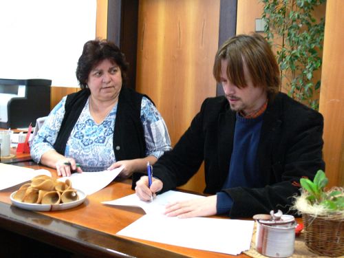 Poslední březnový den došlo ke slavnostnímu podpisu smlouvy o pronájmu Trúby mezi Štramberkem a Valašským královstvím.<br/>
FOTO: ILONA MAZALOVÁ
